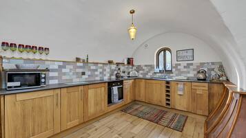 Fridge, oven, stovetop, toaster