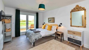 3 bedrooms, iron/ironing board, free WiFi