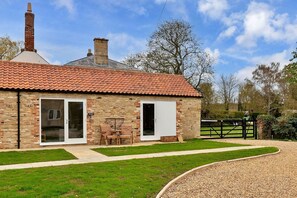 Exterior - Northumberland Cottage with Private Garden, No deposit (Stamford)