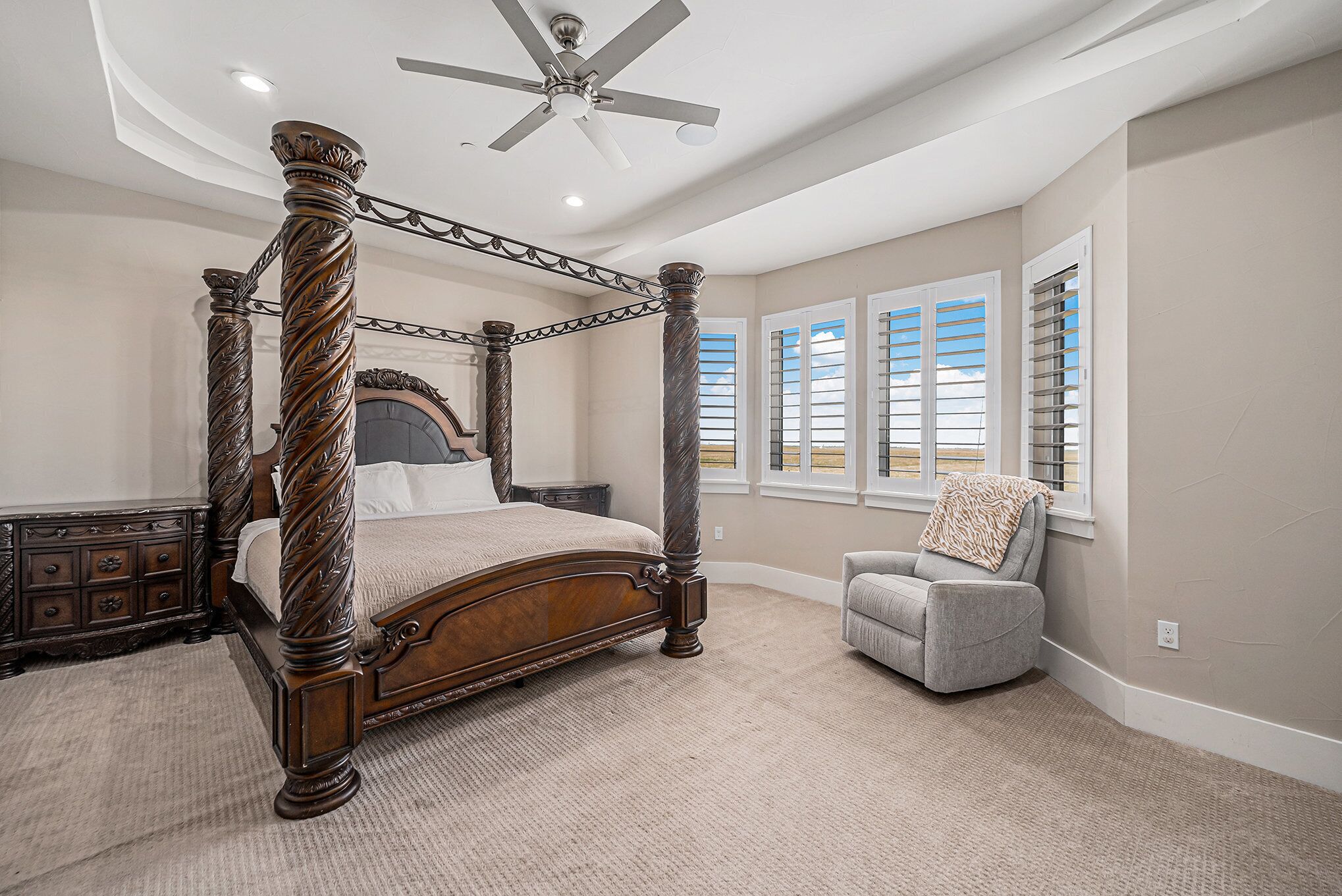 5 多间卧室、办公桌、熨斗/熨衣板、旅行婴儿床