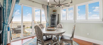 5BR King’s Retreat • Grand Villa w/ Patio + Views