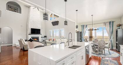 5BR King’s Retreat • Grand Villa w/ Patio + Views