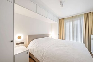 2 bedrooms, iron/ironing board, Internet