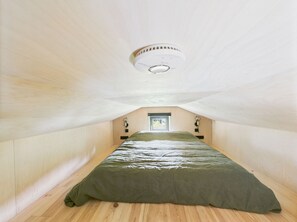 2 bedrooms, bed sheets