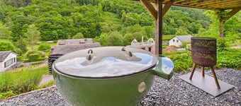 Cabin vr 4, zicht Semois-rivier!