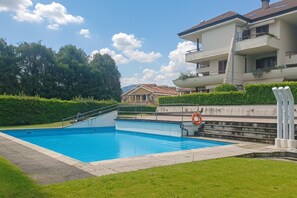 Pool - Apartment on Lake Maggiore with Garden (Feriolo di Baveno)