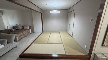 Camera Deluxe, balcone, vista oceano | Una scrivania, Wi-Fi gratuito, lenzuola