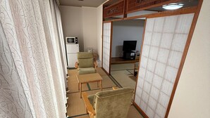 日式客房, 陽台, 海景 | 書桌、免費無線上網、床單