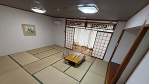 日式客房, 陽台, 海景 | 書桌、免費無線上網、床單