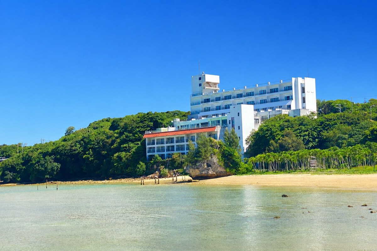 Basic Twin Room, Non Smoking, Ocean View | Desk, laptop workspace, WiFi (free), individually decorated