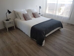 2 bedrooms, iron/ironing board, travel cot, free WiFi - House T3, near the sea, relaxing setting (Sainte-Lucie-de-Moriani)