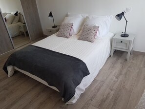 2 bedrooms, iron/ironing board, travel cot, free WiFi