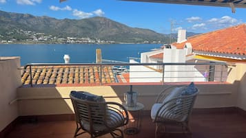 Habitación básica, vista al mar | Escritorio y wifi gratis