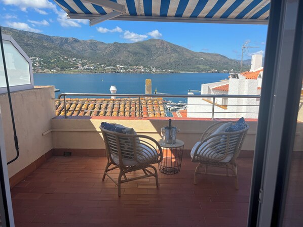 Perushuone, merinäköala | Työpöytä, ilmainen Wi-Fi