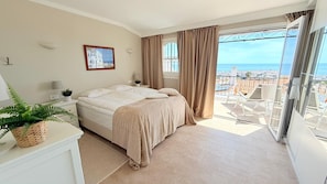 3 bedrooms, free WiFi, bed sheets - Townhouse w/ Terraces, Garden & Shared Pool (Nerja)