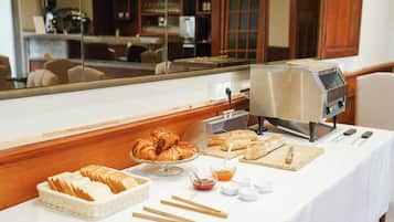 Dagelijks ontbijtbuffet (EUR 9 per persoon)