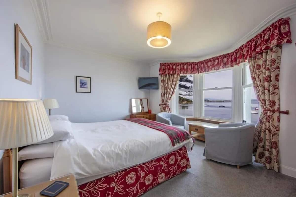 Quarto casal superior, vista para o mar | Ferros/tábuas de passar roupa, Wi-Fi de cortesia
