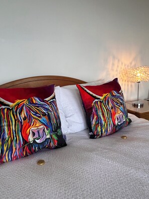 Superior Double Room, Sea View | Iron/ironing board, free WiFi - Ronebhal B&B (Oban)