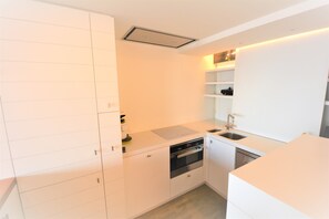 Micro-ondes, four, plaque de cuisson, lave-vaisselle