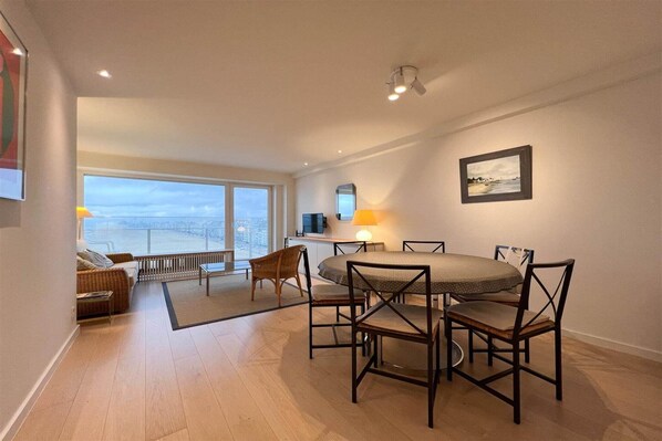 Dining - Apartment in Duinbergen with Sea Views (Knokke-Heist)