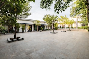 Outdoor banquet area - Apartment Green Amazon (Siem Reap)
