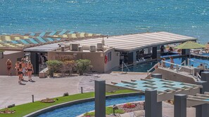 Een verwarmd zwembad