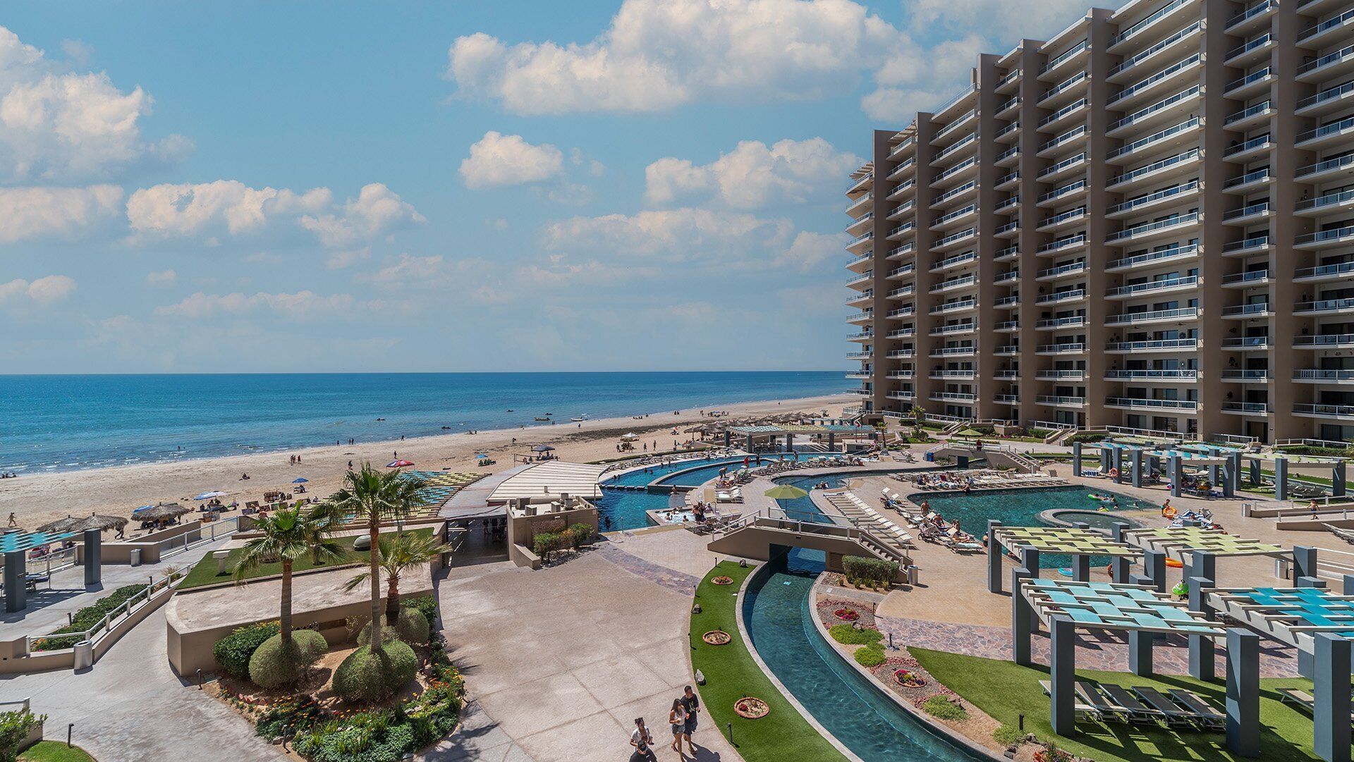 Een verwarmd zwembad