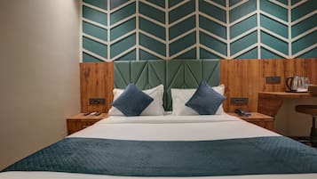 Deluxe-Doppelzimmer | Schreibtisch, laptopgeeigneter Arbeitsplatz