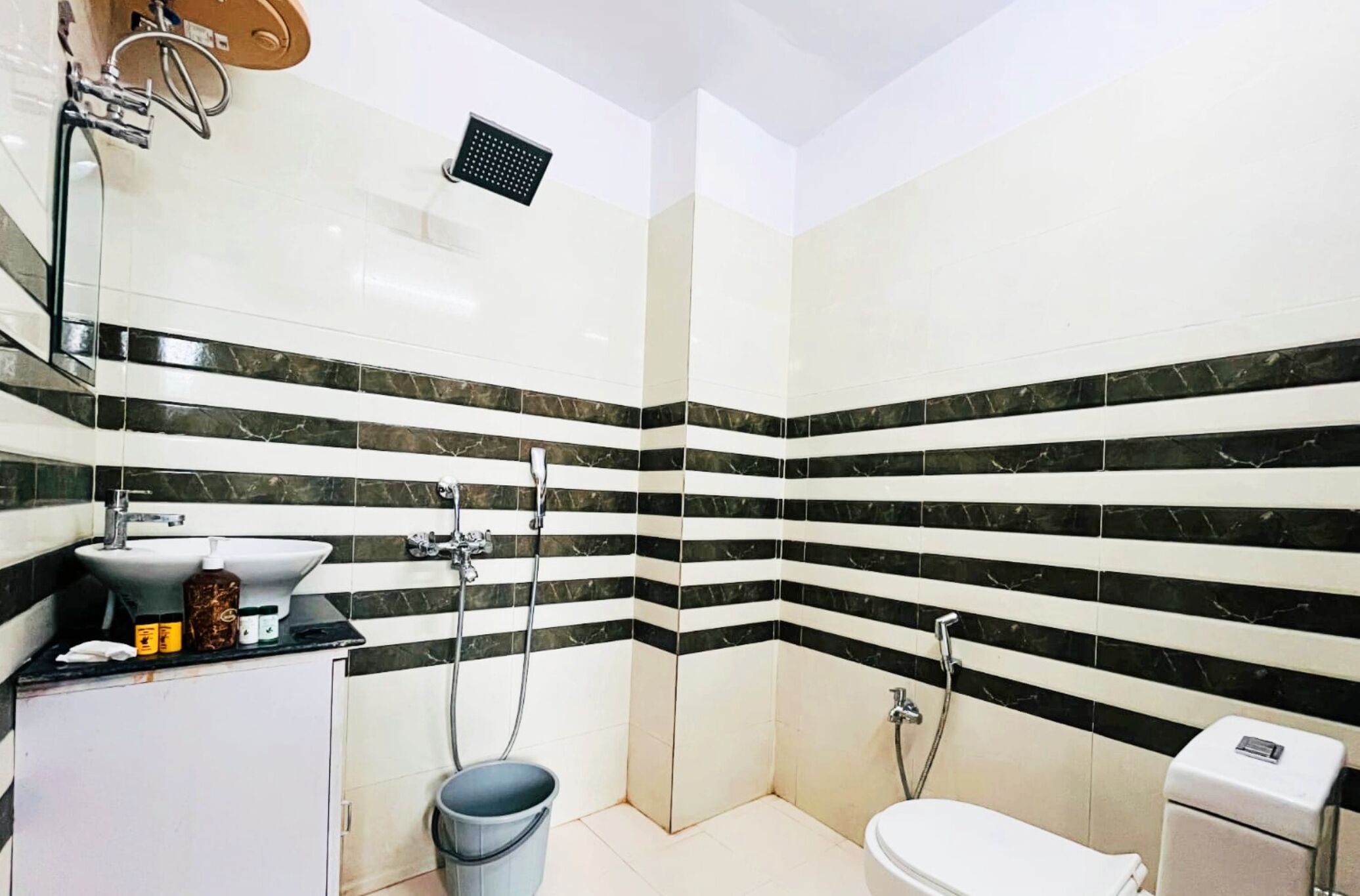 Deluxe Double Room, City View | Bilik Mandi | Kelengkapan dandanan diri percuma, selipar, tuala disediakan, sabun 