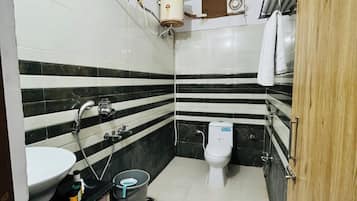 Deluxe Double Room, City View | Bathroom