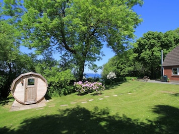 Garten mit Meerblick und FassSauna