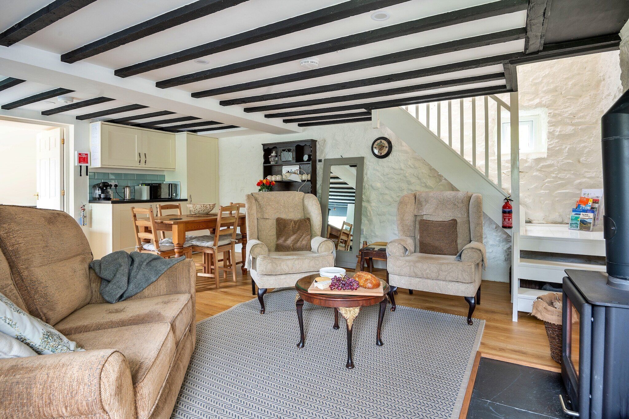 Una Smart TV, una chimenea