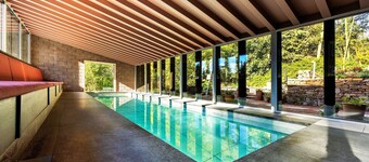 Historisk eiendom i Peak District ved elven