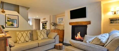 Smart TV, fireplace