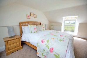 2 bedrooms, iron/ironing board, free WiFi - Holiday Home in UK with Private Garden (Belsay)