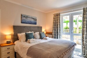 3 bedrooms, iron/ironing board, travel cot, Internet