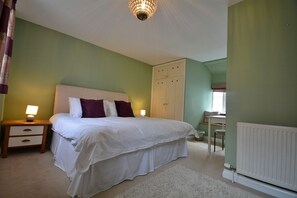 3 bedrooms, iron/ironing board, free WiFi, bed sheets