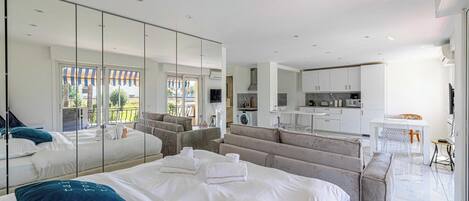 Iron/ironing board, travel crib, free WiFi