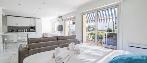 Iron/ironing board, WiFi