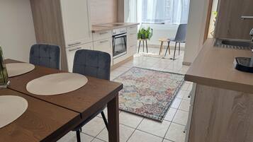 Kühlschrank, Ofen, Herdplatte, Geschirrspüler