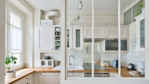 Unclassified image, 4 of 18, button - Classic Parisian 1BR Flat near Sacré-Cœur (Paris)