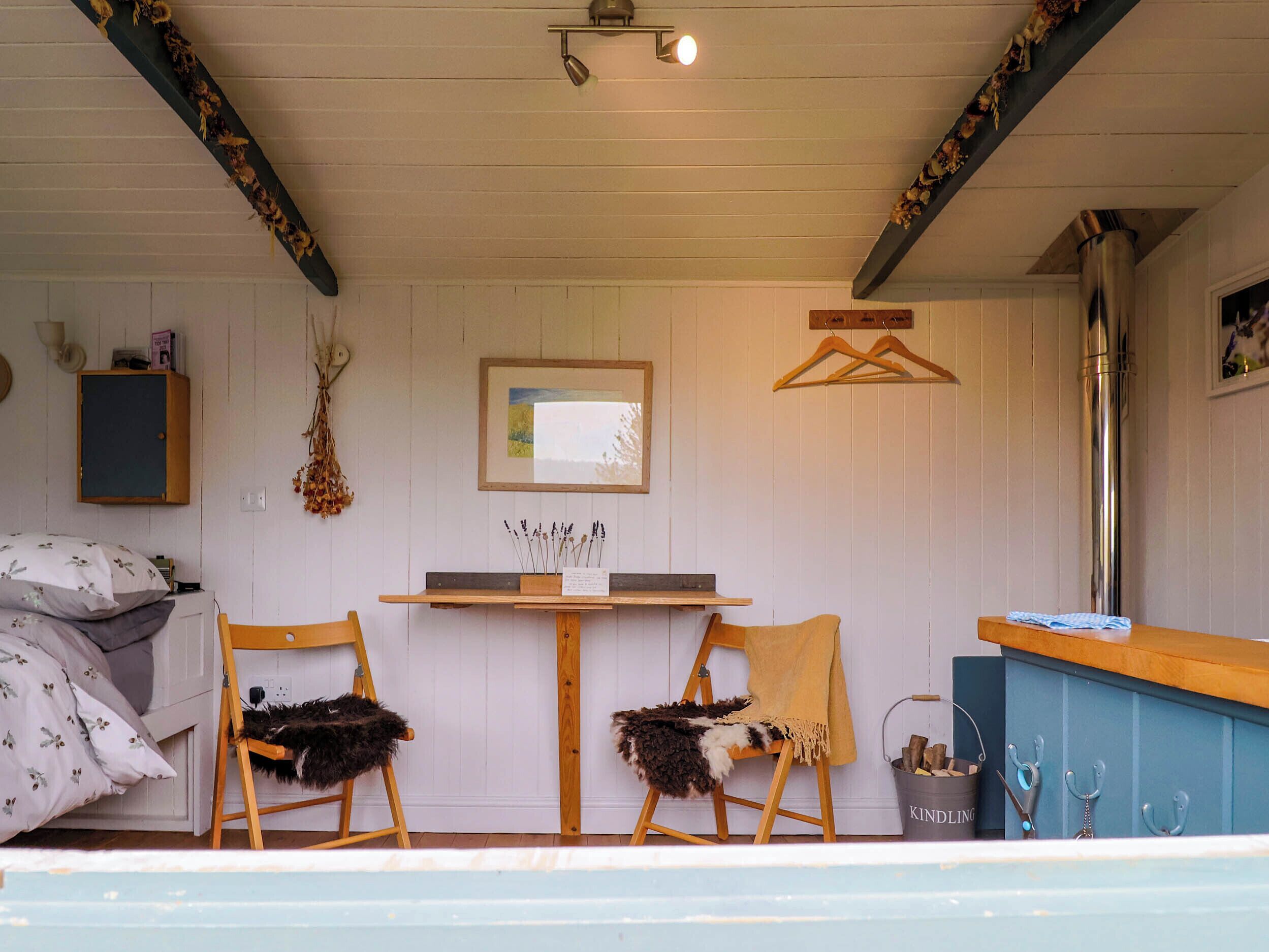 Oak Shepherd Hut, Pet Friendly, With Open Fire In Charmouth - Charmouth