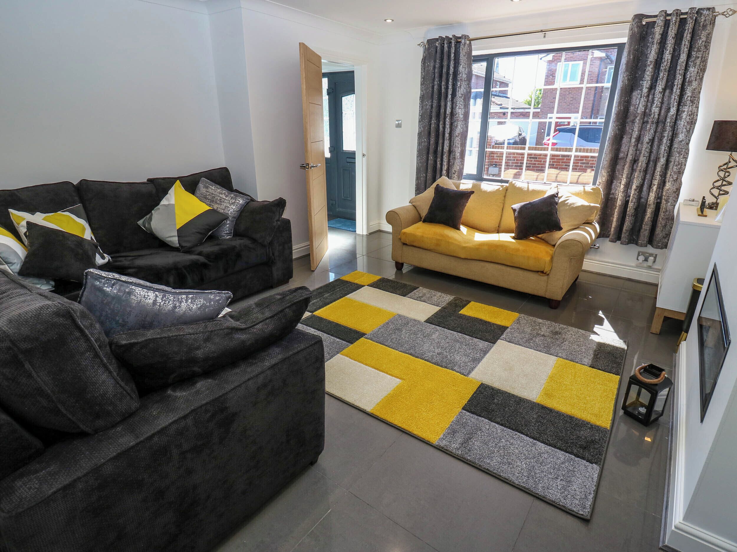 Camellia House, Pet Friendly, With A Garden In Carlton, Goole - Selby