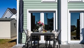 Outdoor dining - Haus Fabelhaft - Terrace, 2 Bathrooms, Fireplace, Infrared Sauna, SodaStream (Olpenitz)