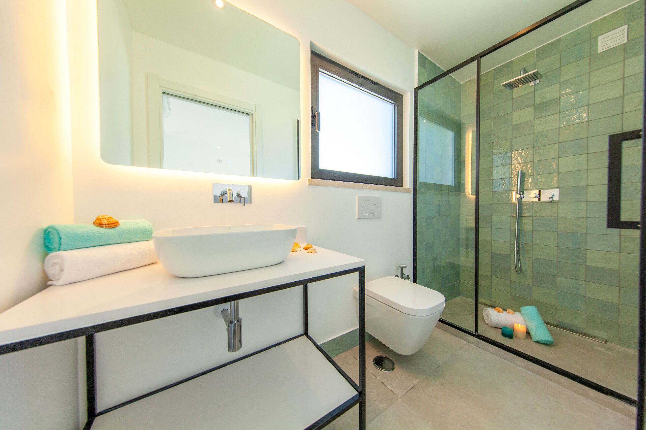 Shower, towels