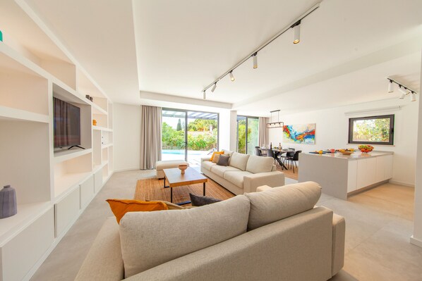 Mikrobølgeovn, opvaskemaskine, kaffe-/temaskine