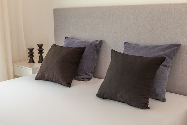 3 bedrooms, bed sheets