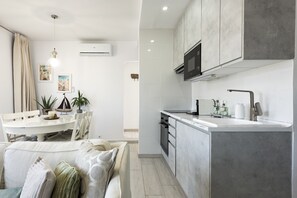 Fridge, microwave, oven, dishwasher - Vilamoura Retreat - Sunset View by HD (Vilamoura)