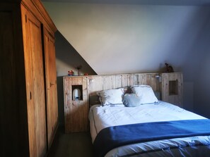 4 多间卧室、办公桌、旅行婴儿床、WiFi