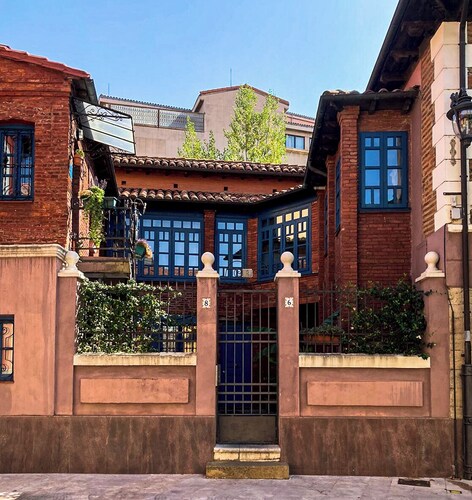 El 8 de Serranos_bottom_house with garage